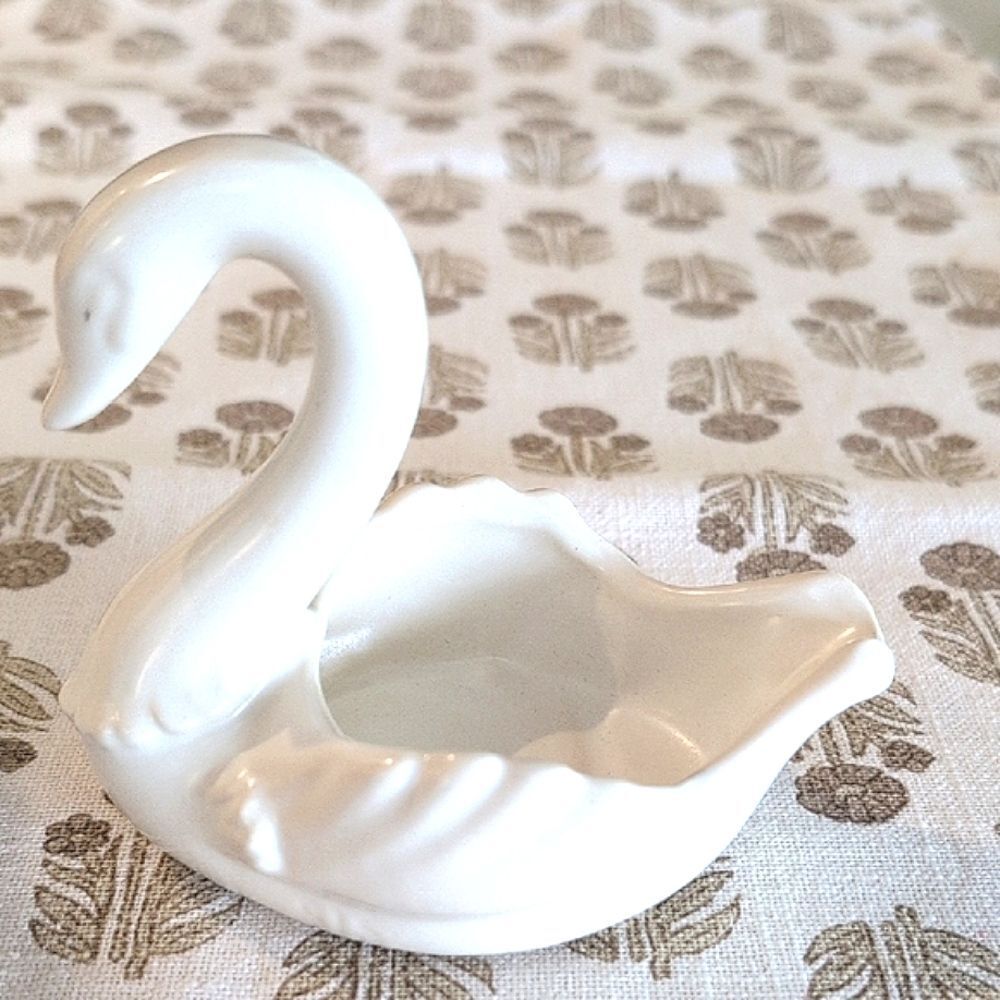 Vintage Hull Pottery Swan Ashtray Dish Planter Matte White 815 USA